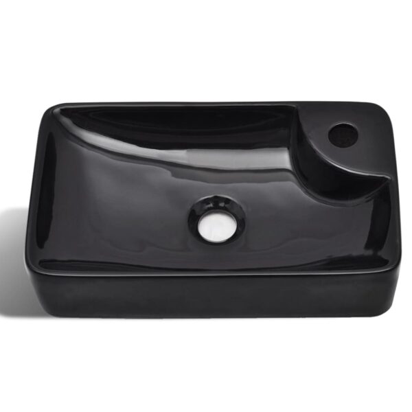 Ceramic washbasin with tap hole